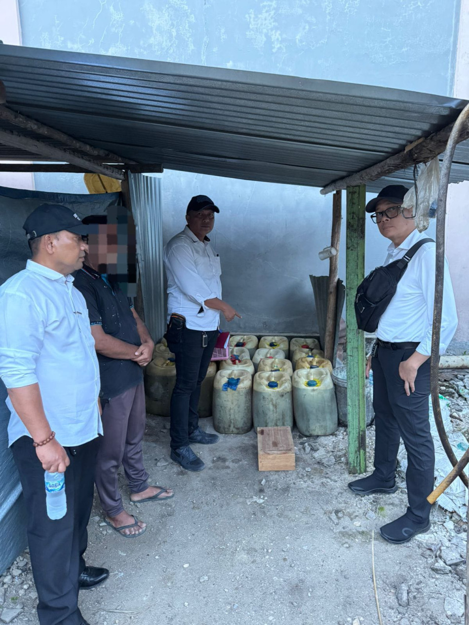 Polres Kampar Amankan Pelaku Penimbun BBM Solar di Gunung Sahilan