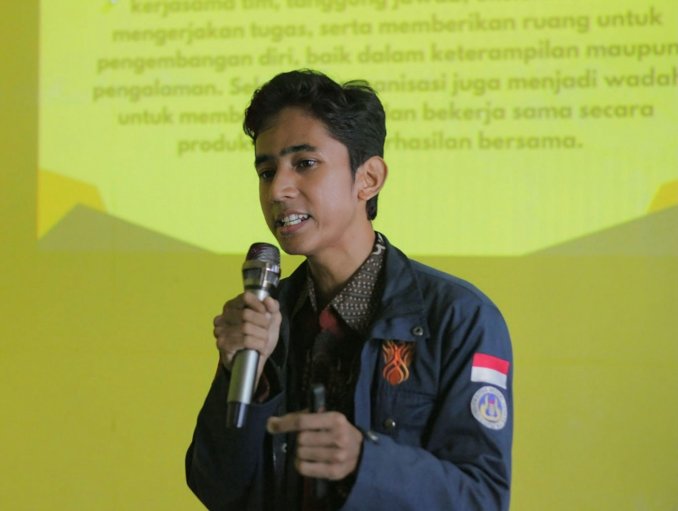 Adab Yang Dipolitisasi dan Kesalehan Yang Dihigienisasi Dalam Reproduksi Feodalisme Pendidikan Keagamaan