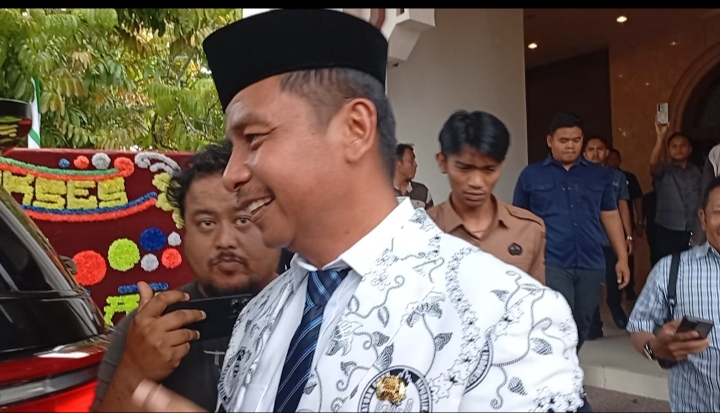 Bupati Kampar Bungkam Soal Isu Pembelian Mobil Dinas Baru