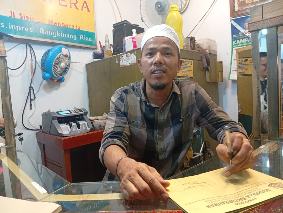 Harga Emas di Bangkinang Turun Jadi Rp5,3 Juta per Emas, Warga Ramai Jual Perhiasan ke Toko Emas Sumatera