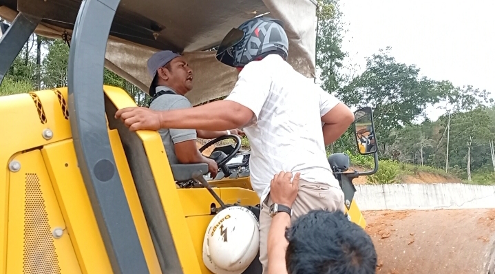 Konflik Ganti Rugi Lahan, Proyek Jalan Rp 4 Miliar di Kampar Kembali Dihentikan Warga