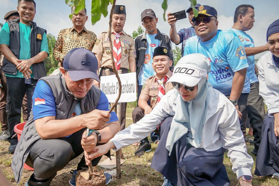 Walikota Pekanbaru Tanam 1.000 Pohon di Sport Center, Dorong Sport Tourism Berbasis Lingkungan