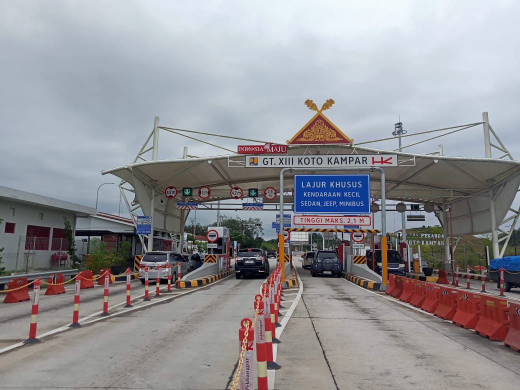 Tol Pekanbaru-XIII Koto Kampar Alami Lonjakan Kendaraan Jelang Imlek 2026