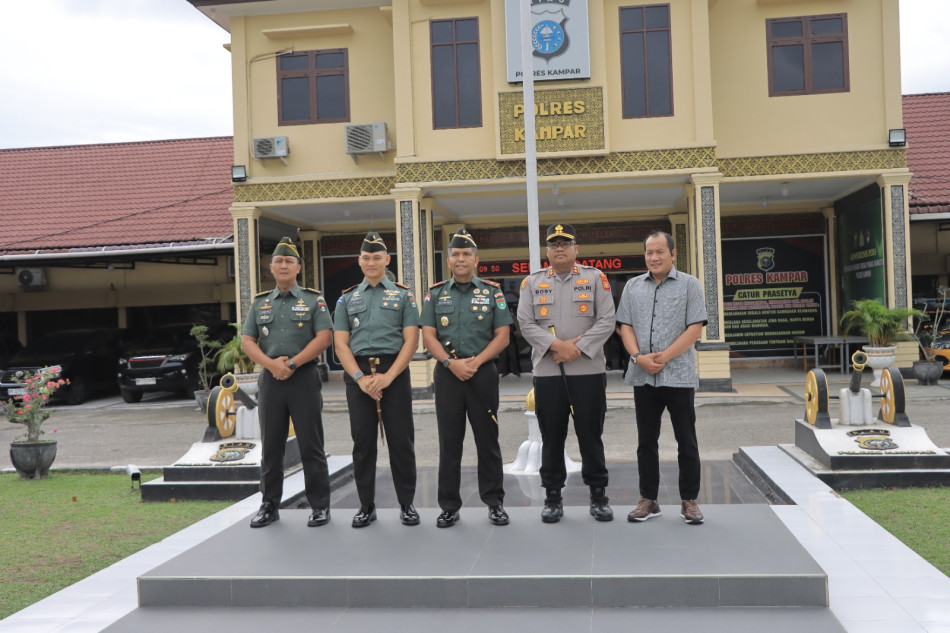 Pererat Soliditas TNI-Polri, Danrem 031/WB Laksanakan Kunjungan Kerja ke Polres Kampar