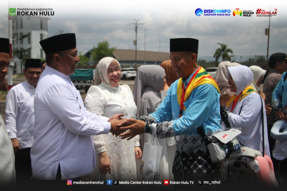 Pemkab Rohul Lepas Jemaah Calon Haji Kloter 8 dari Bandara Tuanku Tambusai