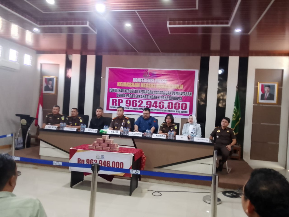 Kejari Rokan Hulu Pulihkan Kerugian Negara Rp862 Juta dalam Kasus Dugaan Korupsi Dana BOS SMAN 1 Ujung Batu