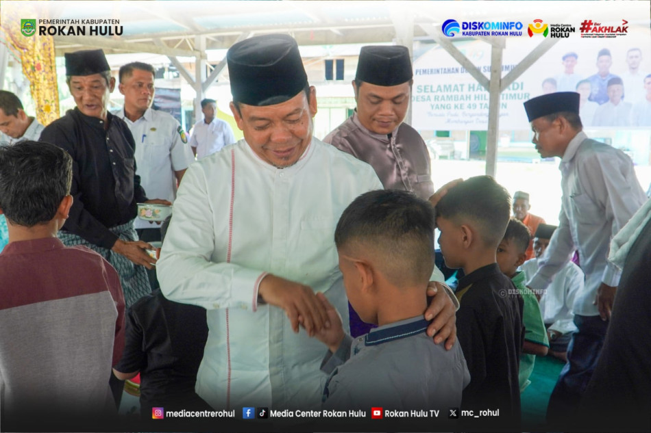 Hadiri HUT ke-49 Desa Rambah Hilir Timur, Wabup Rohul Janji Sampaikan Aspirasi Perbaikan Jalan ke Bupati